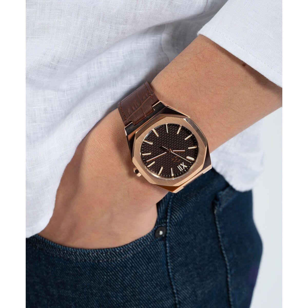 V3H021F7E82B0A468153CD90924CB01CA08R7501059P7