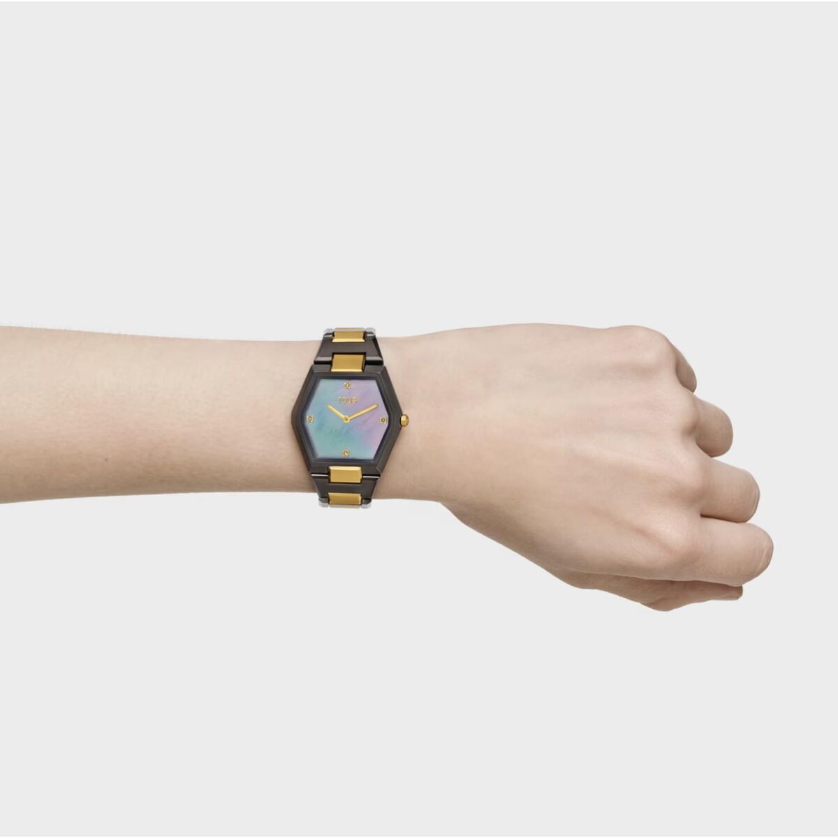 V3HC0D75469924893B662F2639B15DEF25FR7397640P4